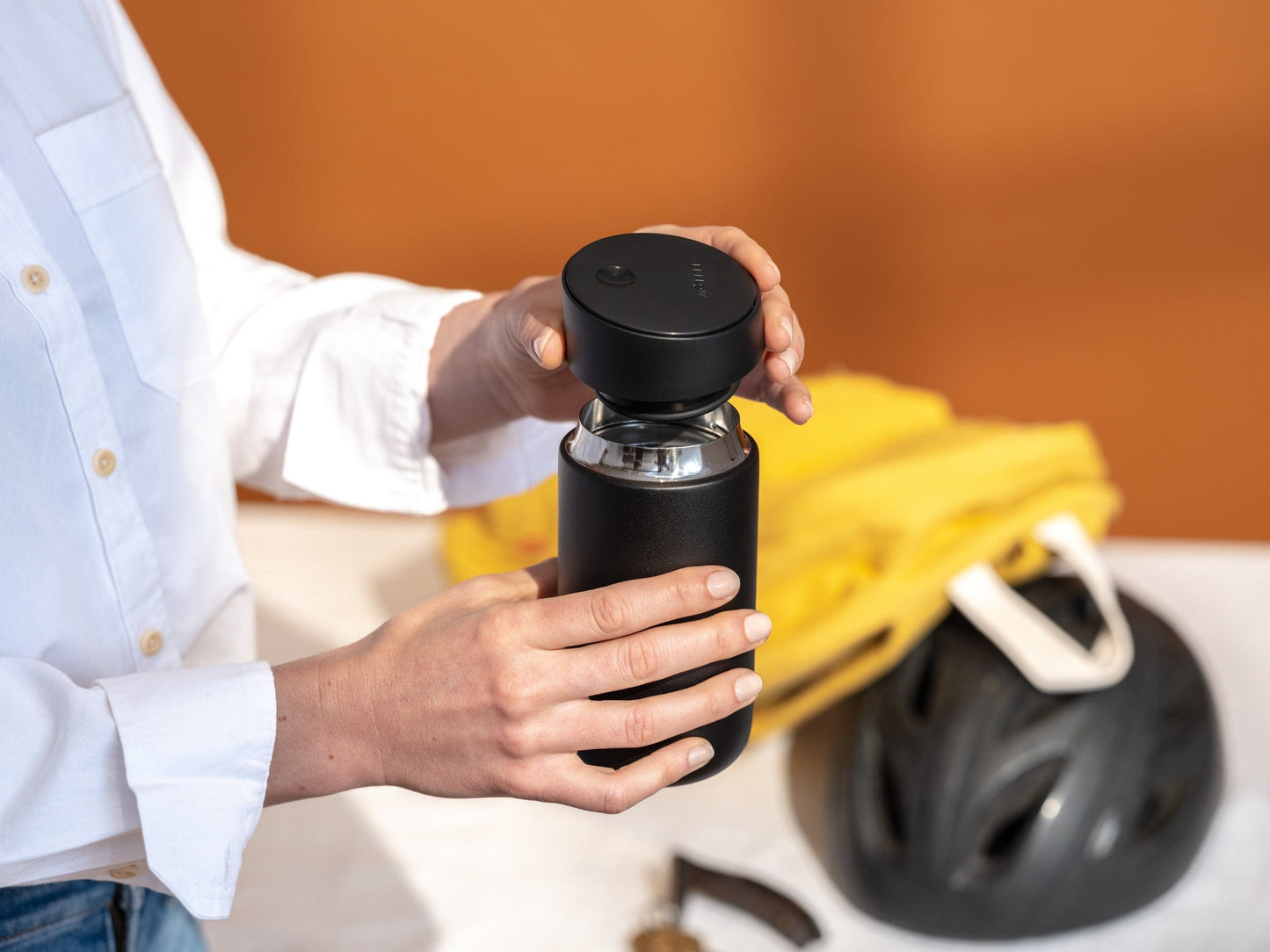 Fellow Thermobecher Carter Move Mug mit Slide-Lock Funktion, Kaffeebecher (Matte Black,354ml) - Coffee Annan 